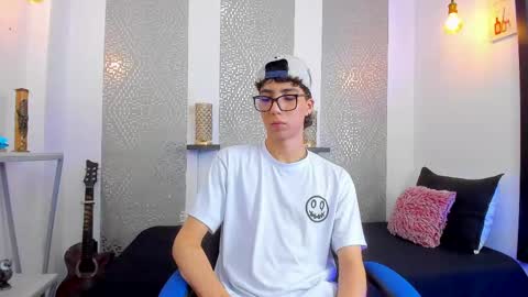 Snapshot of nikolay_gregori chatting on 02-25-25, 04:24 online show from 02-25-25, 04:24