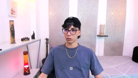 Snapshot of nikolay_gregori chatting on 09-15-25, 03:28 online show from 09-15-25, 03:28