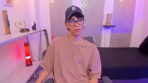 Snapshot of nikolay_gregori chatting on 09-28-25, 04:40 online show from 09-28-25, 04:40