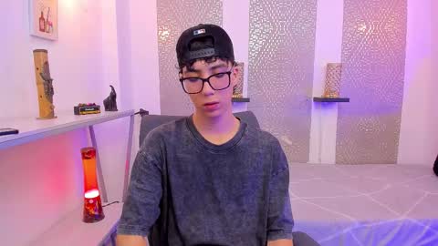 Snapshot of nikolay_gregori chatting on 09-30-25, 04:17 online show from 09-30-25, 04:17