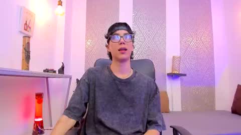 Snapshot of nikolay_gregori chatting on 10-20-25, 04:13 online show from 10-20-25, 04:13