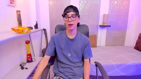 Snapshot of nikolay_gregori chatting on 10-21-25, 05:08 online show from 10-21-25, 05:08