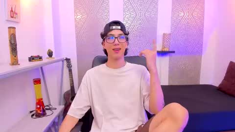 Snapshot of nikolay_gregori chatting on 10-22-25, 04:24 online show from 10-22-25, 04:24