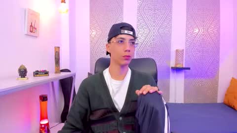    online show from 01-08-26, 04:48