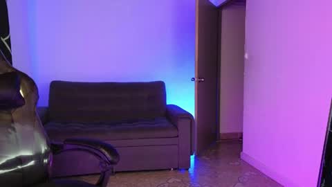 Snapshot of nikolwalter chatting on 05-21-26, 06:20 nikolwalter online show from 05-21-26, 06:20