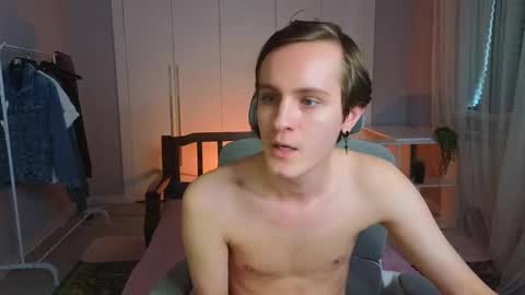 Snapshot of nikompell chatting on 03-05-25, 08:21 niko online show from 03-05-25, 08:21