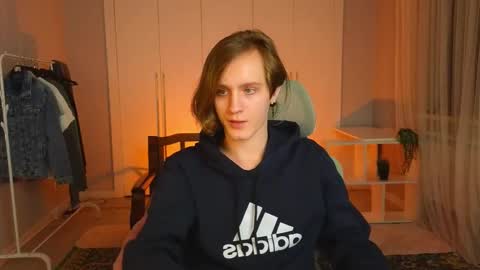 Snapshot of nikompell chatting on 03-10-25, 08:45 niko online show from 03-10-25, 08:45