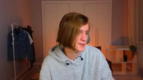 Snapshot of nikompell chatting on 03-11-25, 07:36 niko online show from 03-11-25, 07:36