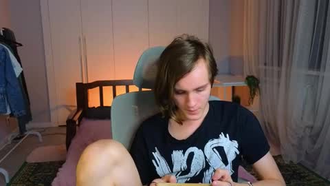 Snapshot of nikompell chatting on 03-12-25, 12:10 niko online show from 03-12-25, 12:10