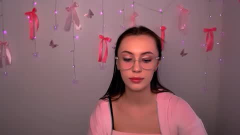 nikonara_ online show from 04-18-26, 12:31