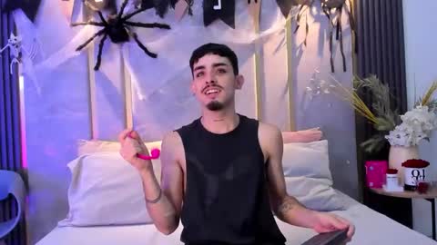 Niko Stone online show from 10-25-25, 01:13