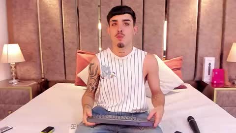 Snapshot of nikostone chatting on 05-20-26, 04:51 Niko Stone online show from 05-20-26, 04:51
