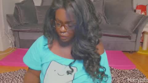 Nikole online show from 11-29-25, 08:39