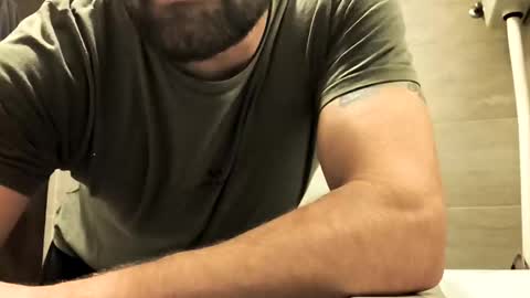 Snapshot of niks1412985 chatting on 10-27-25, 01:20 Niks online show from 10-27-25, 01:20