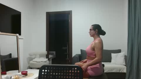 niky_sweet19 online show from 11-22-25, 05:45