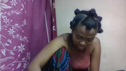 nilah online show from 12-17-25, 04:51