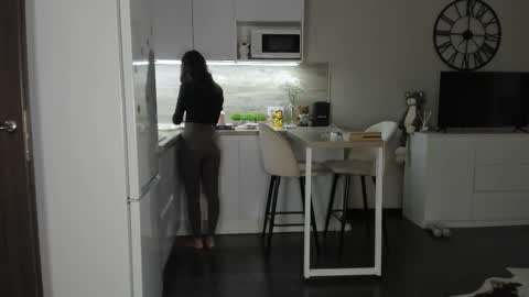 Bella online show from 02-07-26, 01:37