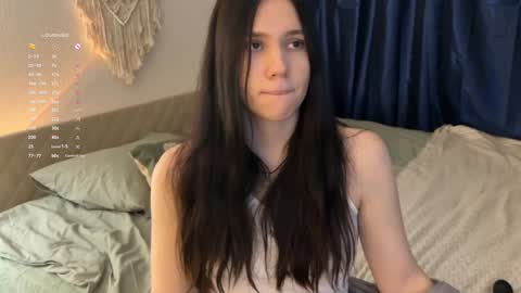 Snapshot of nimfaheart chatting on 12-17-24, 04:53 Jennet online show from 12-17-24, 04:53