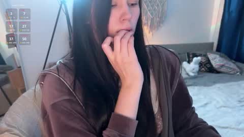 Snapshot of nimfaheart chatting on 09-18-25, 01:24 Jennet online show from 09-18-25, 01:24