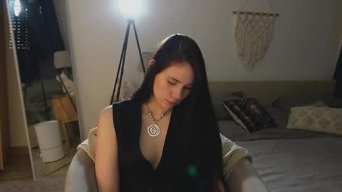 Snapshot of nimfaheart chatting on 11-16-25, 04:34 Jennet online show from 11-16-25, 04:34