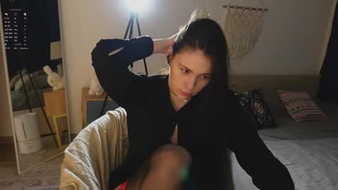 Snapshot of nimfaheart chatting on 11-26-25, 05:36 Jennet online show from 11-26-25, 05:36