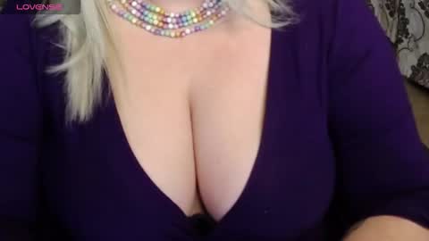 Blonde Nimpho online show from 10-07-25, 08:00