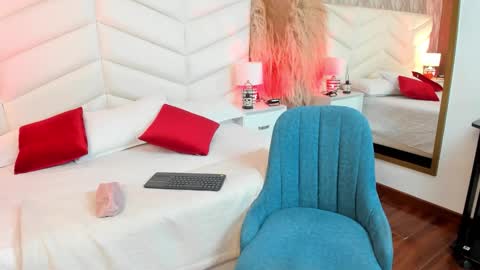 nina__ford online show from 10-31-25, 07:59