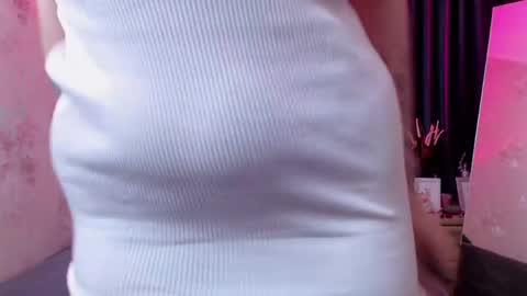 Snapshot of nina_b1um chatting on 05-12-26, 05:37 Nina online show from 05-12-26, 05:37