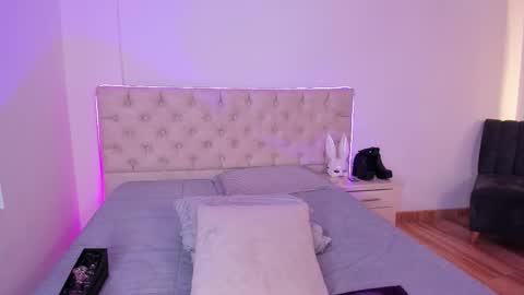 Nina Fox  online show from 03-27-26, 05:23