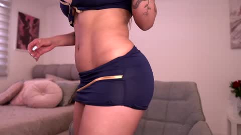 Snapshot of nina_mon chatting on 10-10-25, 09:03 Angie online show from 10-10-25, 09:03