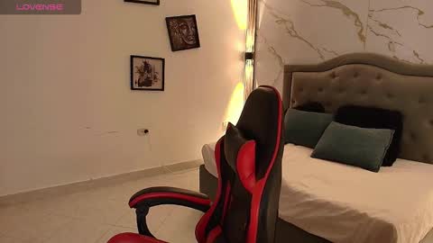  N I N A online show from 12-18-25, 07:09