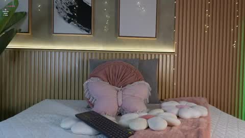Snapshot of nina_soul chatting on 05-18-26, 12:00 NINA online show from 05-18-26, 12:00