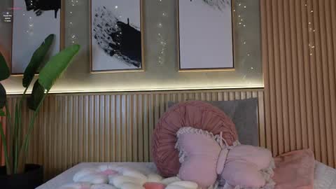 Snapshot of nina_soul chatting on 05-24-26, 01:49 NINA online show from 05-24-26, 01:49