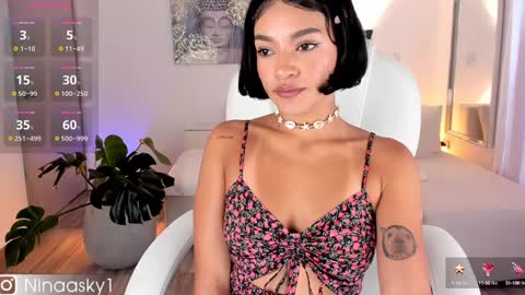 Snapshot of ninaa_sky chatting on 01-08-25, 01:41    online show from 01-08-25, 01:41