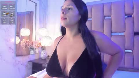ninabloom_ online show from 03-20-26, 11:37