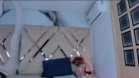 Snapshot of ninahtx chatting on 11-24-25, 09:03 ninahtx online show from 11-24-25, 09:03