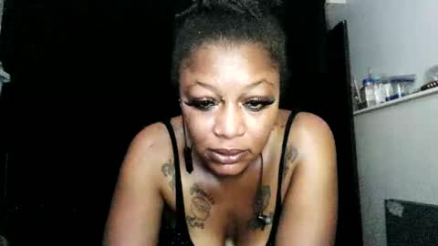 Snapshot of ninakhalifa chatting on 06-11-26, 03:59 ninakhalifa online show from 06-11-26, 03:59