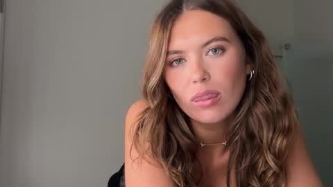 Snapshot of ninanoell chatting on 11-08-25, 12:44 Nina online show from 11-08-25, 12:44