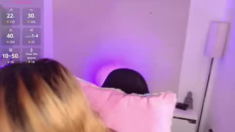 Snapshot of ninasakura_69 chatting on 12-15-25, 11:36 Nina online show from 12-15-25, 11:36