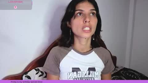 Snapshot of ninasky19 chatting on 12-18-25, 12:06 ninasky19 online show from 12-18-25, 12:06