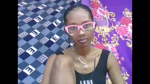 ninie246746 online show from 04-25-26, 07:22