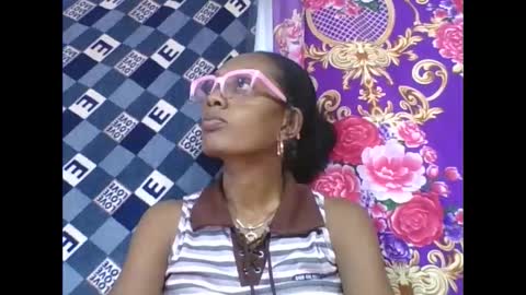 ninie246746 online show from 04-25-26, 02:47