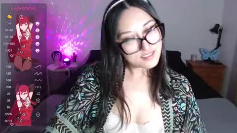 Snapshot of ninimoon chatting on 10-05-25, 02:32 Ninimoon online show from 10-05-25, 02:32