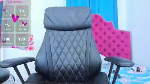 Snapshot of ninna_dee chatting on 02-21-25, 10:50 nina dee online show from 02-21-25, 10:50