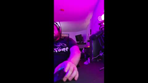 Snapshot of nippsino95 chatting on 09-27-25, 10:20 HungStepSon online show from 09-27-25, 10:20