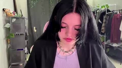 Snapshot of nishazenisek chatting on 07-09-26, 06:12 Alice online show from 07-09-26, 06:12