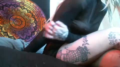 Leah online show from 01-22-25, 05:17