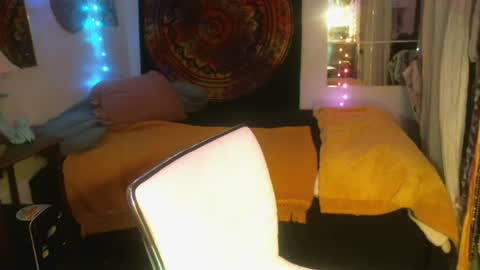 Leah online show from 02-21-25, 05:35