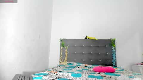 Snapshot of noabrowm chatting on 09-18-25, 10:34 noah online show from 09-18-25, 10:34