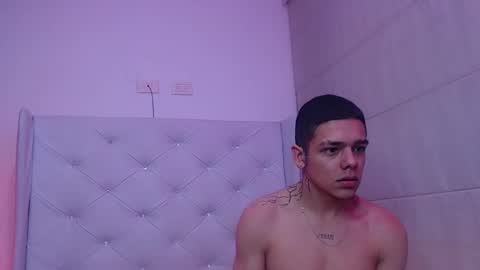 Snapshot of noah_and_kim69 chatting on 12-01-25, 05:45 Zoe online show from 12-01-25, 05:45